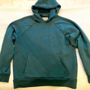 Everlane The Track Hoodie Swratshirt in green balsam. Medium mens pullover